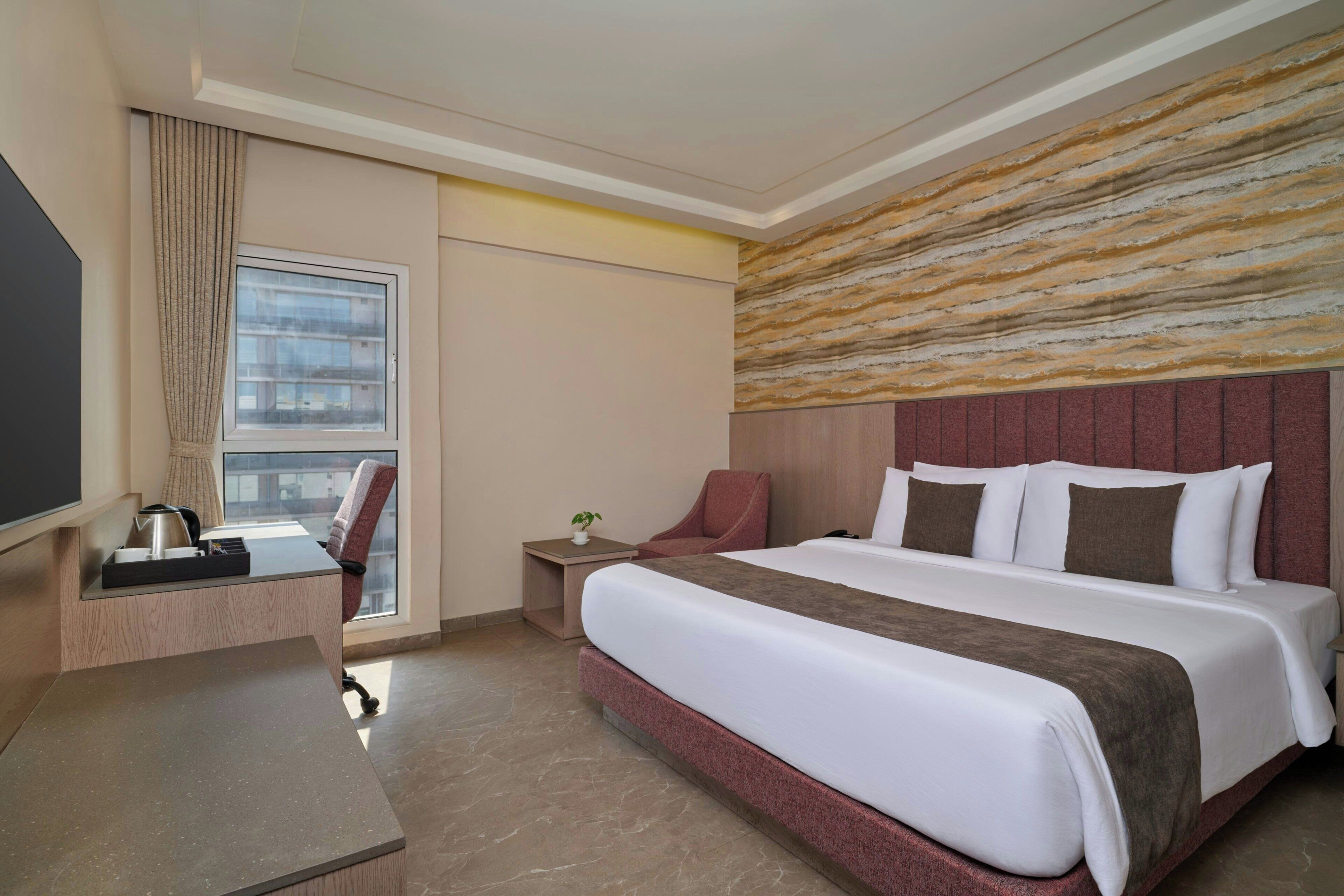 Habitación, 1 cama King size (no view) | Escritorio y espacio para trabajar con laptop 