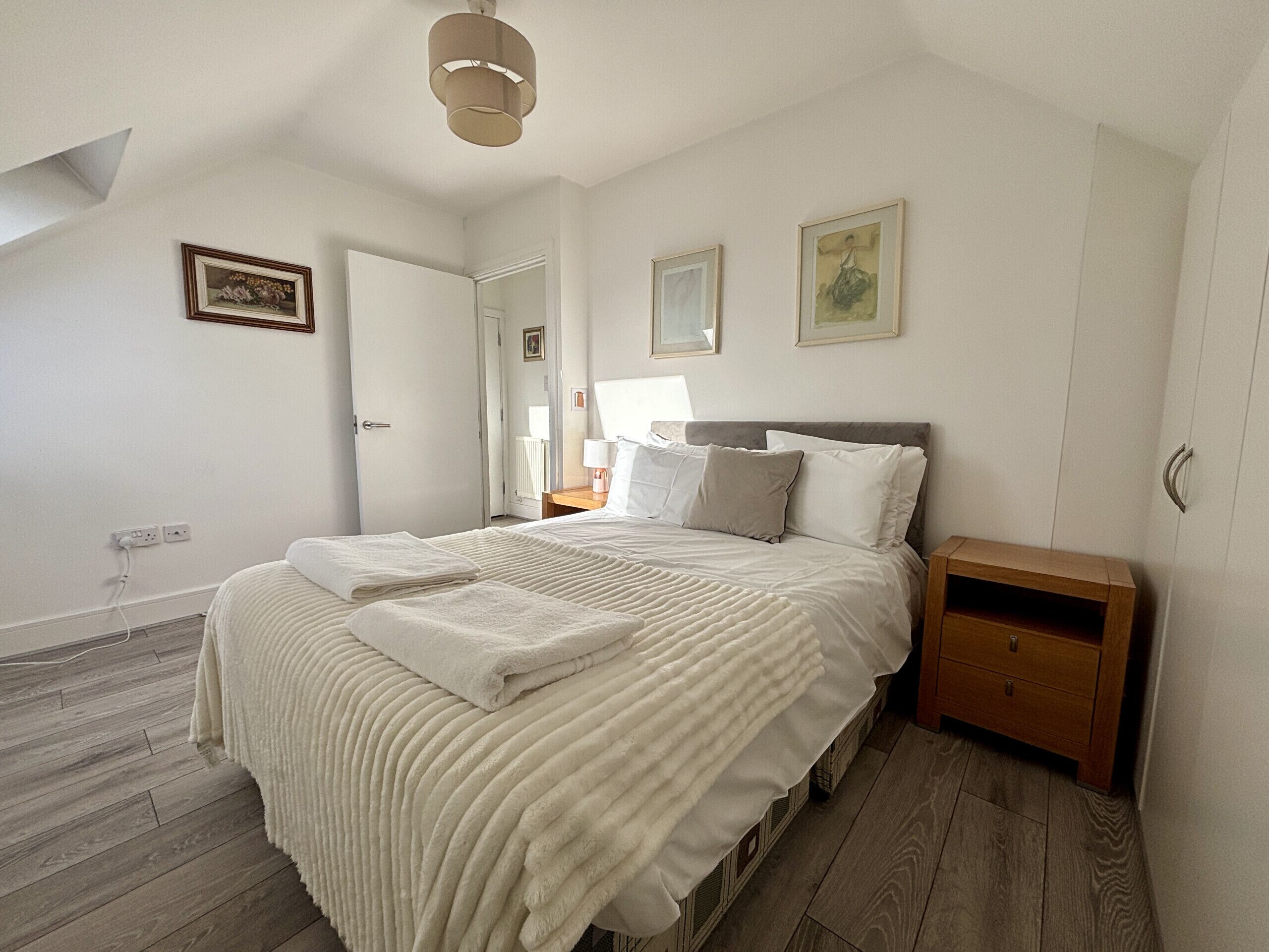 2 bedrooms, iron/ironing board, WiFi