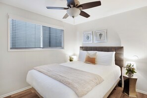 2 bedrooms, travel cot, free WiFi, bed sheets - Balboa Breeze by AvantStay | Beachfront Retreat + Ocean Views (Newport Beach)