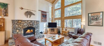 Hansel by AvantStay | Pool Table, 5mins to Skiing