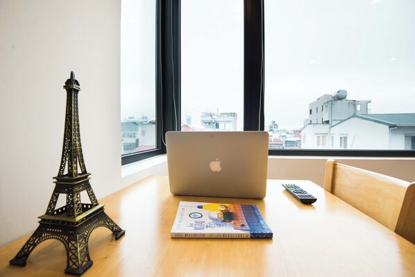 In-room safe, desk, laptop workspace, blackout curtains - Wendy apartment 39LL (Hanoi)