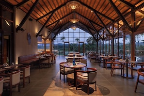 Restaurant - Sterling Lontano Waterfront Wayanad (Sulthan Bathery)