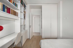 House | 2 bedrooms, iron/ironing board, free WiFi - Chic Bright Urban Escape by Sea N' Rent (Tel Aviv)