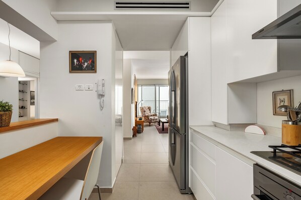 House | Private kitchen | Electric kettle - Chic Bright Urban Escape by Sea N' Rent (Tel Aviv)