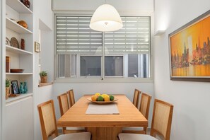 House | In-room dining