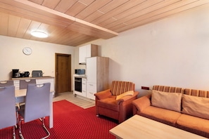 TV - Apartment 'Haus Erika - Ferienwohnung 2' with Shared Garden, Balcony and Wi-Fi (Willingen (Upland))