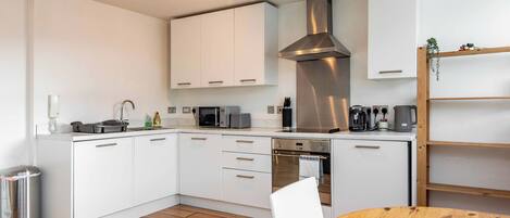 Køleskab, mikrobølgeovn, ovn, opvaskemaskine