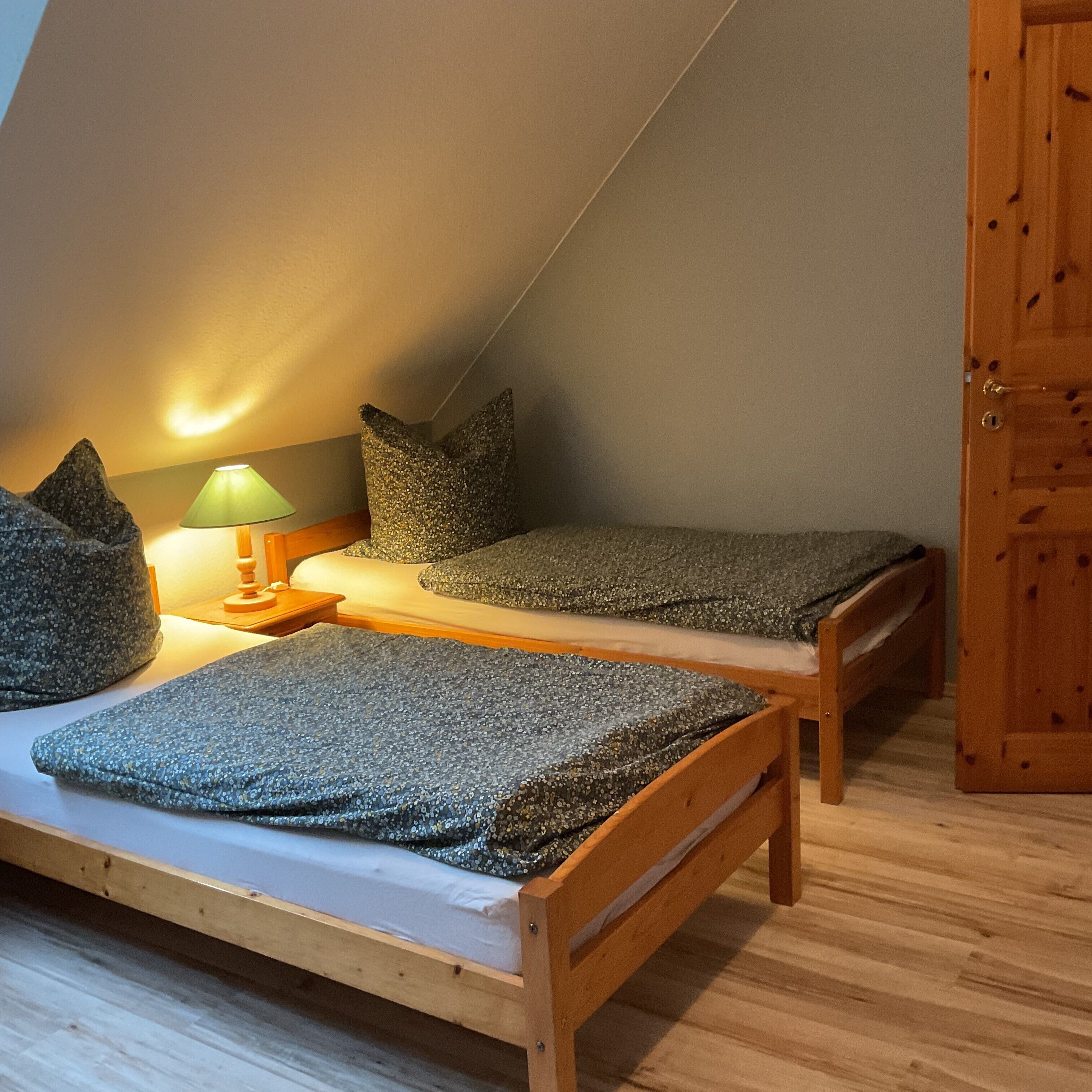 2 slaapkamers, een strijkplank/strijkijzer, gratis wifi, beddengoed