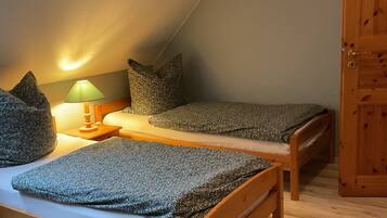 2 slaapkamers, een strijkplank/strijkijzer, gratis wifi, beddengoed