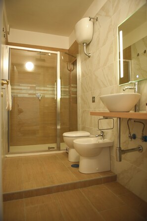 Tripla Deluxe Con Balcone | In-room safe, free WiFi, bed sheets - Napoli Central Gate (Naples)