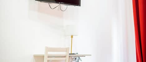 Matrimoniale Economy | In-room safe, WiFi (free), bed sheets