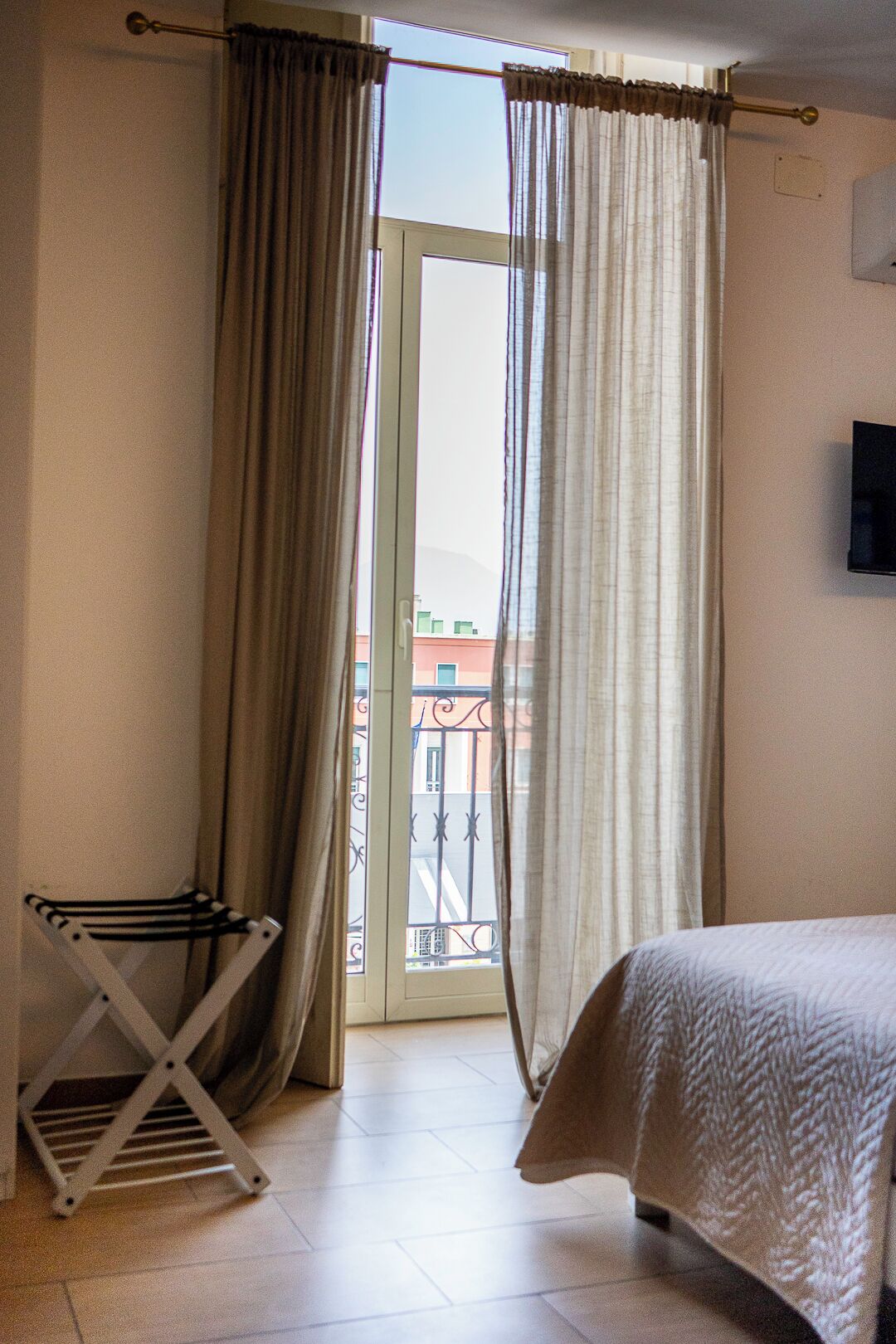Tripla Deluxe Con Balcone | Safe på rommet, wi-fi (inkludert) og sengetøy