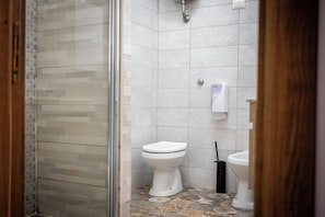 Matrimoniale Con Balcone | Bathroom | Shower, free toiletries, hair dryer, bidet - Napoli Central Gate (Naples)