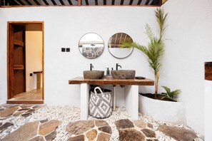 Articles de toilette gratuits, serviettes fournies, savon, shampoing