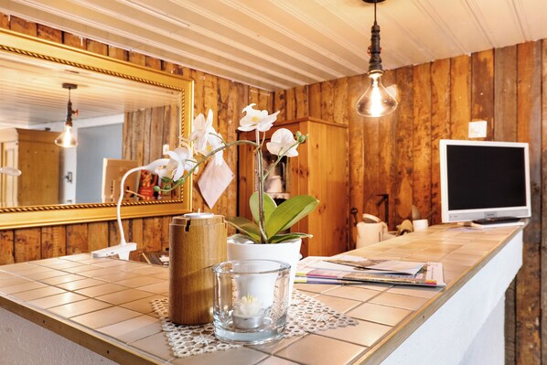 Interior - Bed and Breakfast 'Sleep and Go' with Shared Garden and Wi-Fi (Mundelsheim)