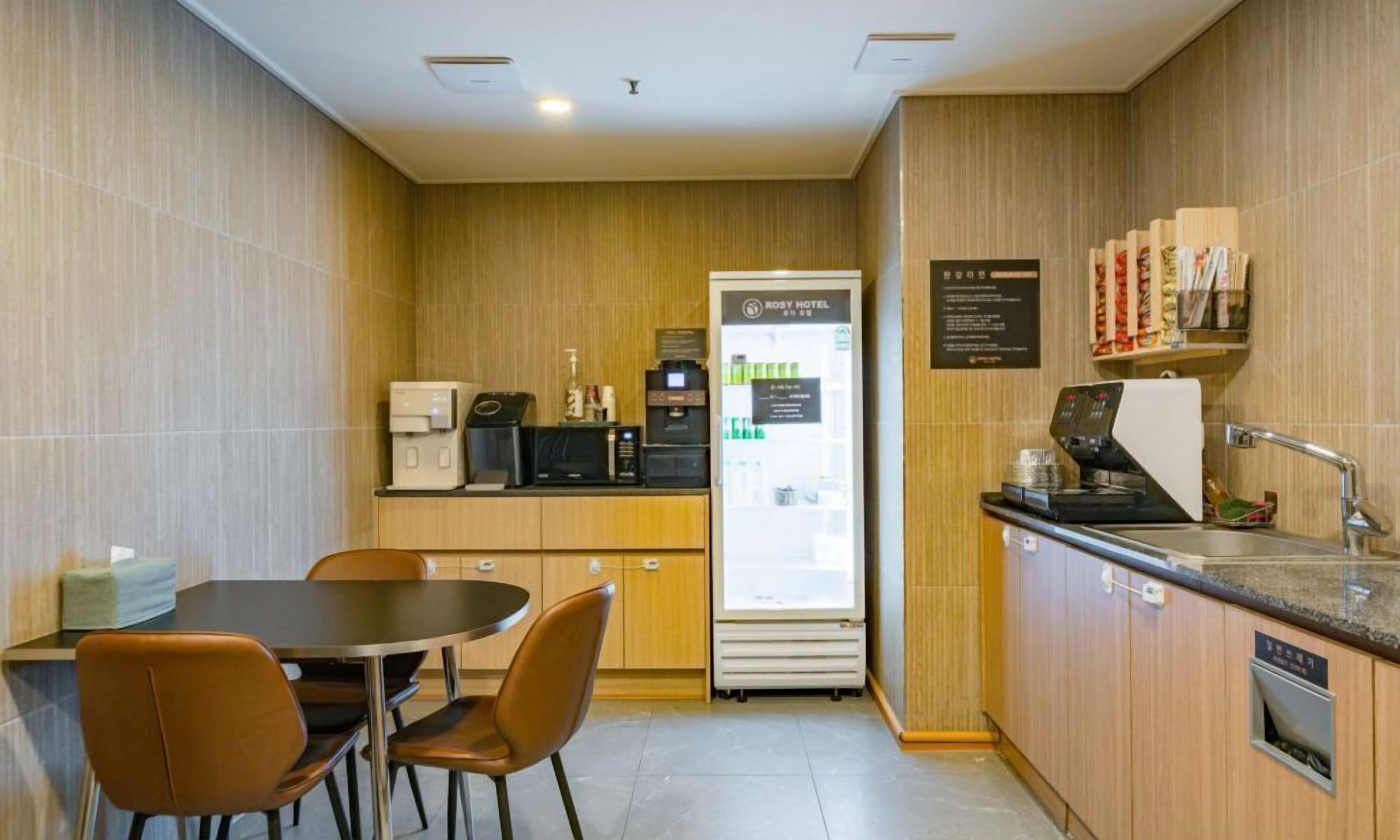 Free daily self-serve breakfast