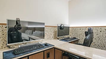 Family Room | Individually decorated, individually furnished, free WiFi, bed sheets