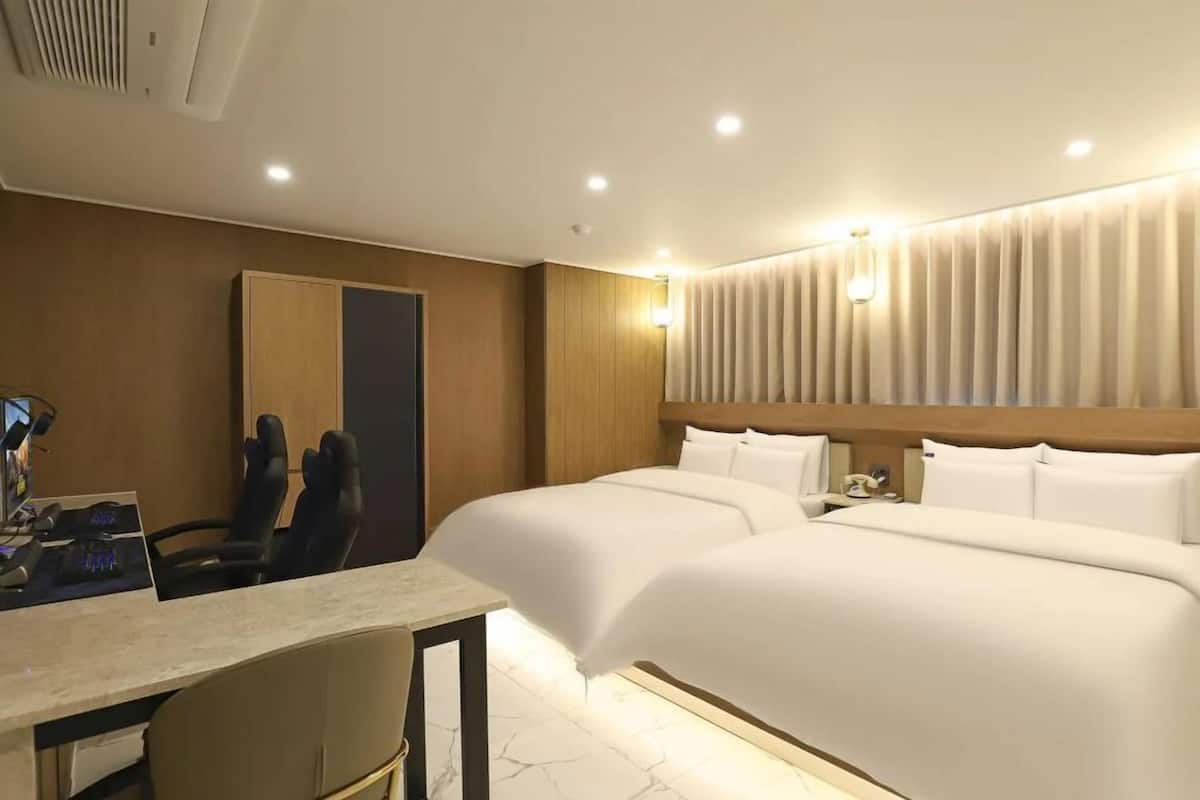 Twin Room | Individually decorated, individually furnished, free WiFi, bed sheets