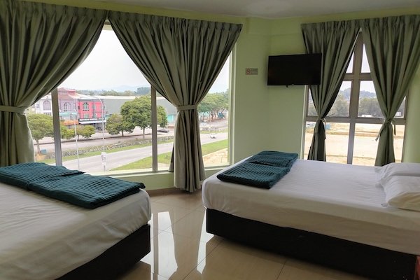 Kamar Quadruple Superior | Wi-Fi gratis dan seprai linen