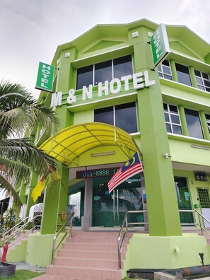 Front of property - Hotel O Seremban Near SnowLim Wonderland Formerly M&N Hotel (Seremban)