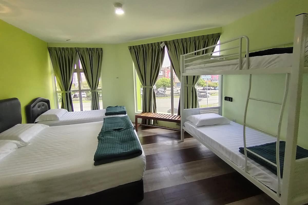 1 bedroom, free WiFi, bed sheets