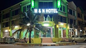 A hotel with a prominent sign reading "M & N HOTEL" at night. - Hotel O Seremban Near SnowLim Wonderland Formerly M&N Hotel (Seremban)