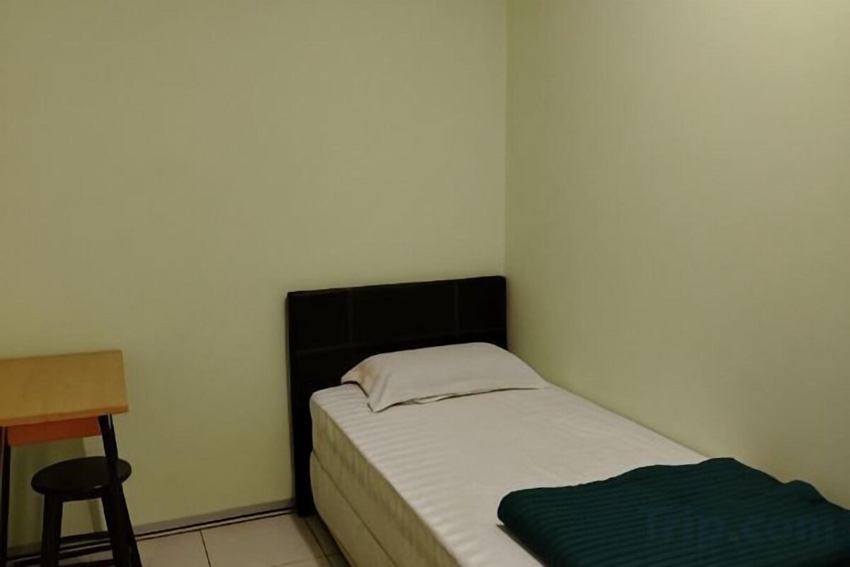 WiFi (free), bed sheets