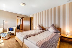 1 habitación, tabla de planchar con plancha, wifi gratis y ropa de cama 