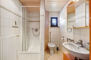 Bruser, gratis toiletartikler, hårtørrer, håndklæder
