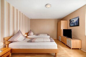 1 dormitorio, tabla de planchar con plancha, wifi gratis y ropa de cama