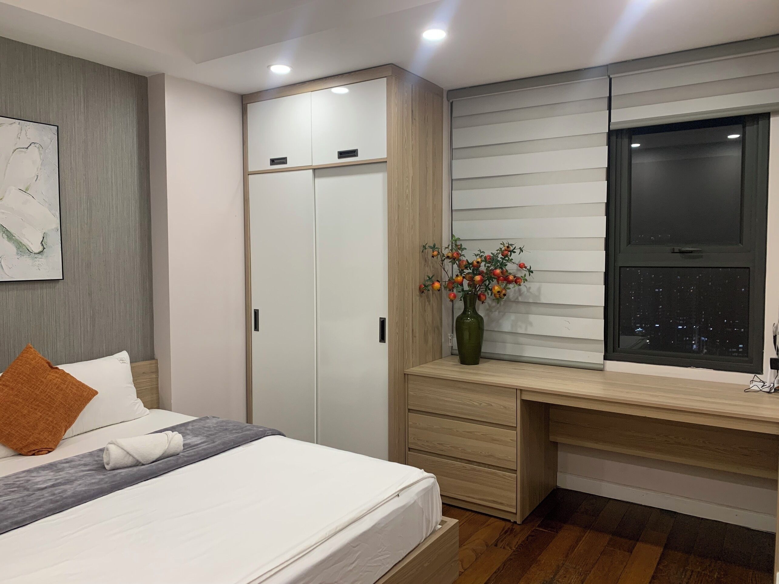 Superior Apartment, Balcony, City View | Bathroom | Free toiletries, hair dryer, slippers, soap