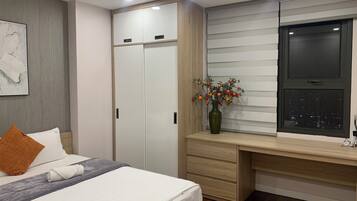 Superior Apartment, Balcony, City View | Bathroom | Free toiletries, hair dryer, slippers, soap