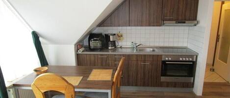 Frigorífic, microones, forn i placa de cuina