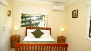 5 Schlafzimmer, Schreibtisch, Bügeleisen/Bügelbrett, kostenloses WLAN