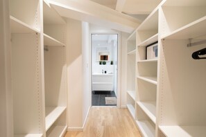 Hårtørrer, håndklæder, Sæbe, Toiletpapir