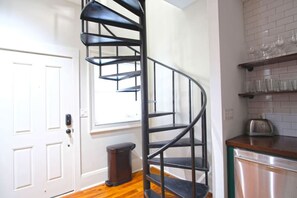 Interior - Chatham Carriage – Stylish Oasis Near Forsyth Park (Savannah)