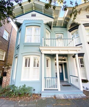 Exterior - Chatham House - Historic 3 Bedroom on Chatham Square (Savannah)