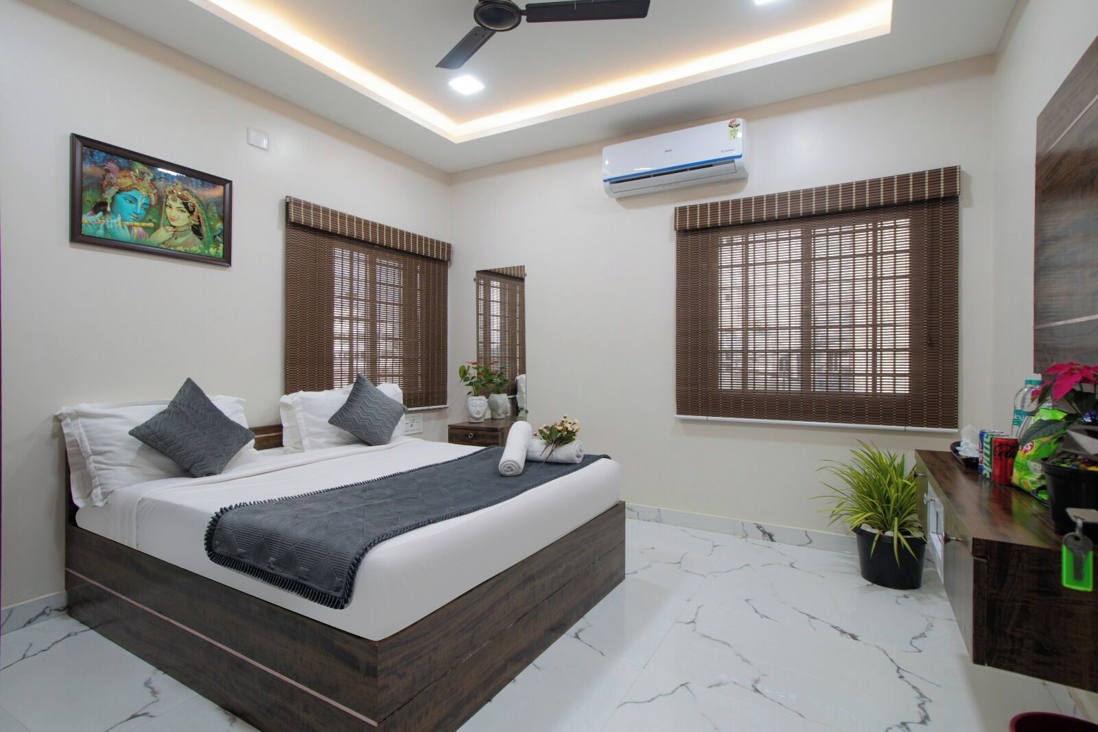 Habitació Deluxe, balcó, vistes a la ciutat | 1 dormitori, escriptori, planxa i posts de planxar i wifi gratuïta 