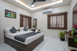 Deluxe Room, Balcony, City View