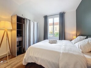 1 bedroom, iron/ironing board, travel cot, free WiFi