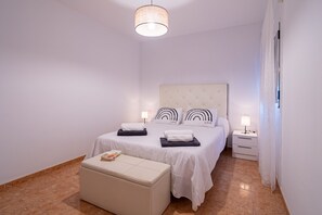 2 quartos, ferros/tábuas de passar roupa, Wi-Fi de cortesia