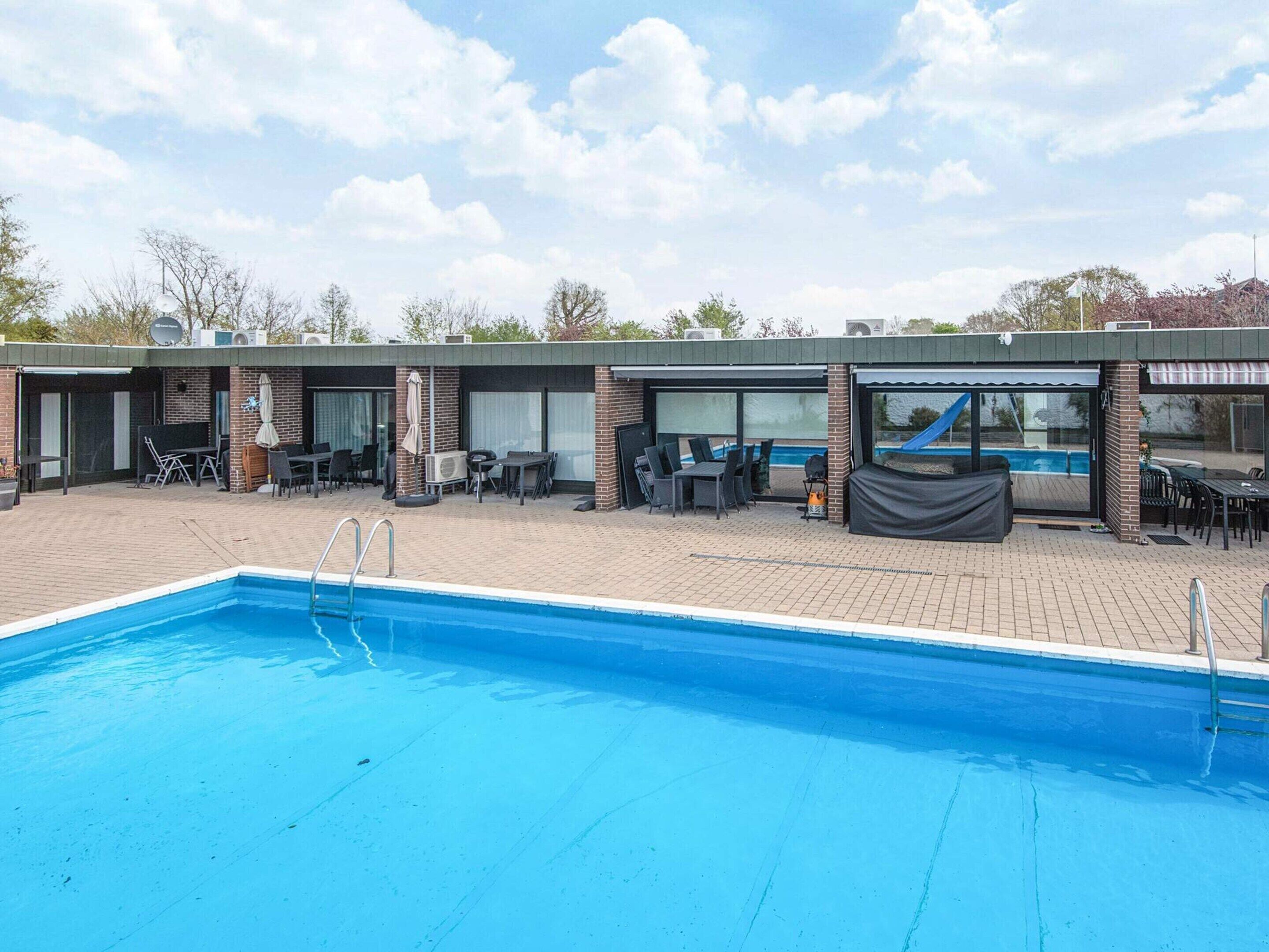 House | Pool