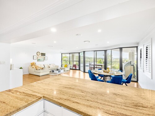 Stunning CityView 5BR w/Balcony near Malls/Uni/CBD
