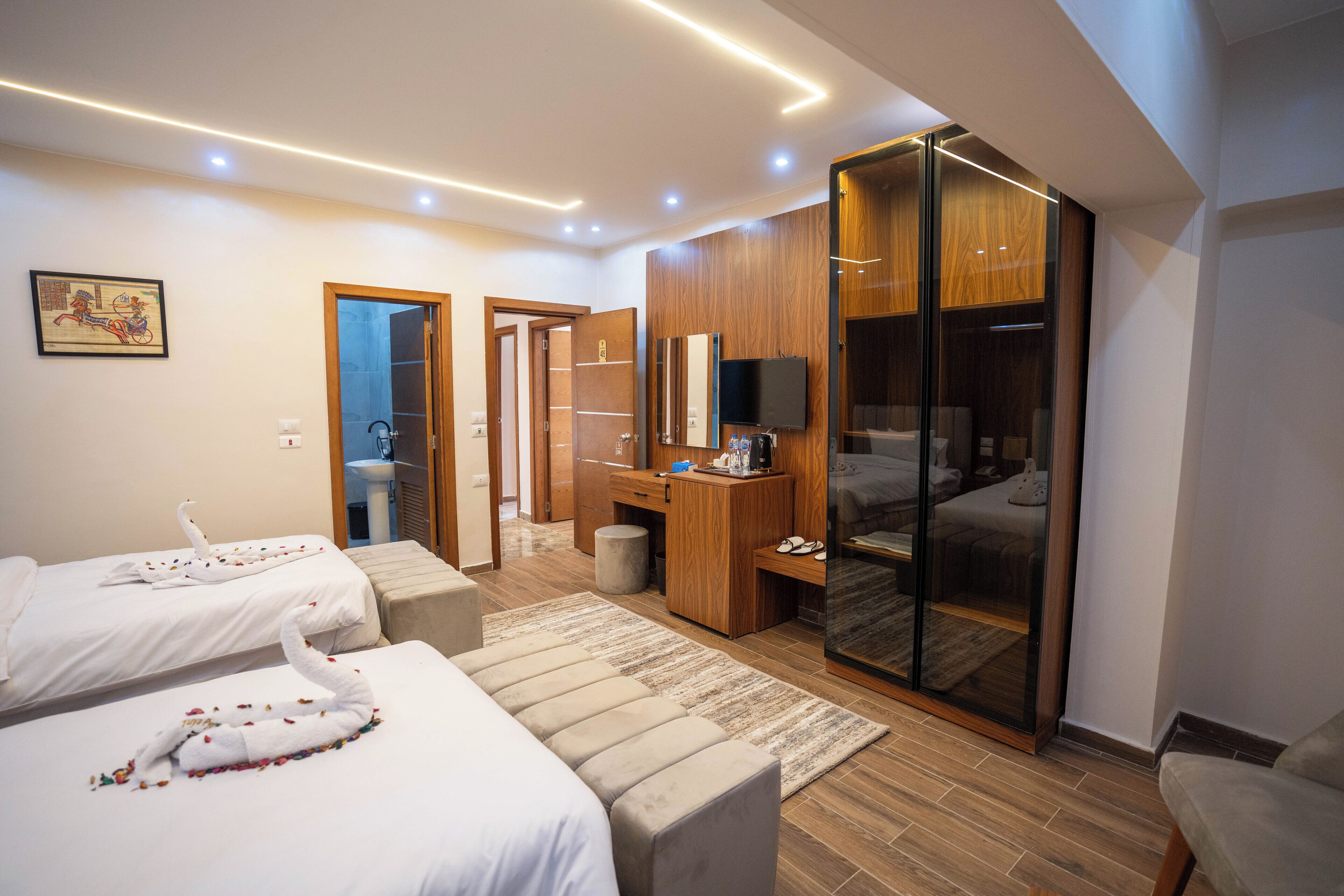 Foto - Tuya pyramids history view inn