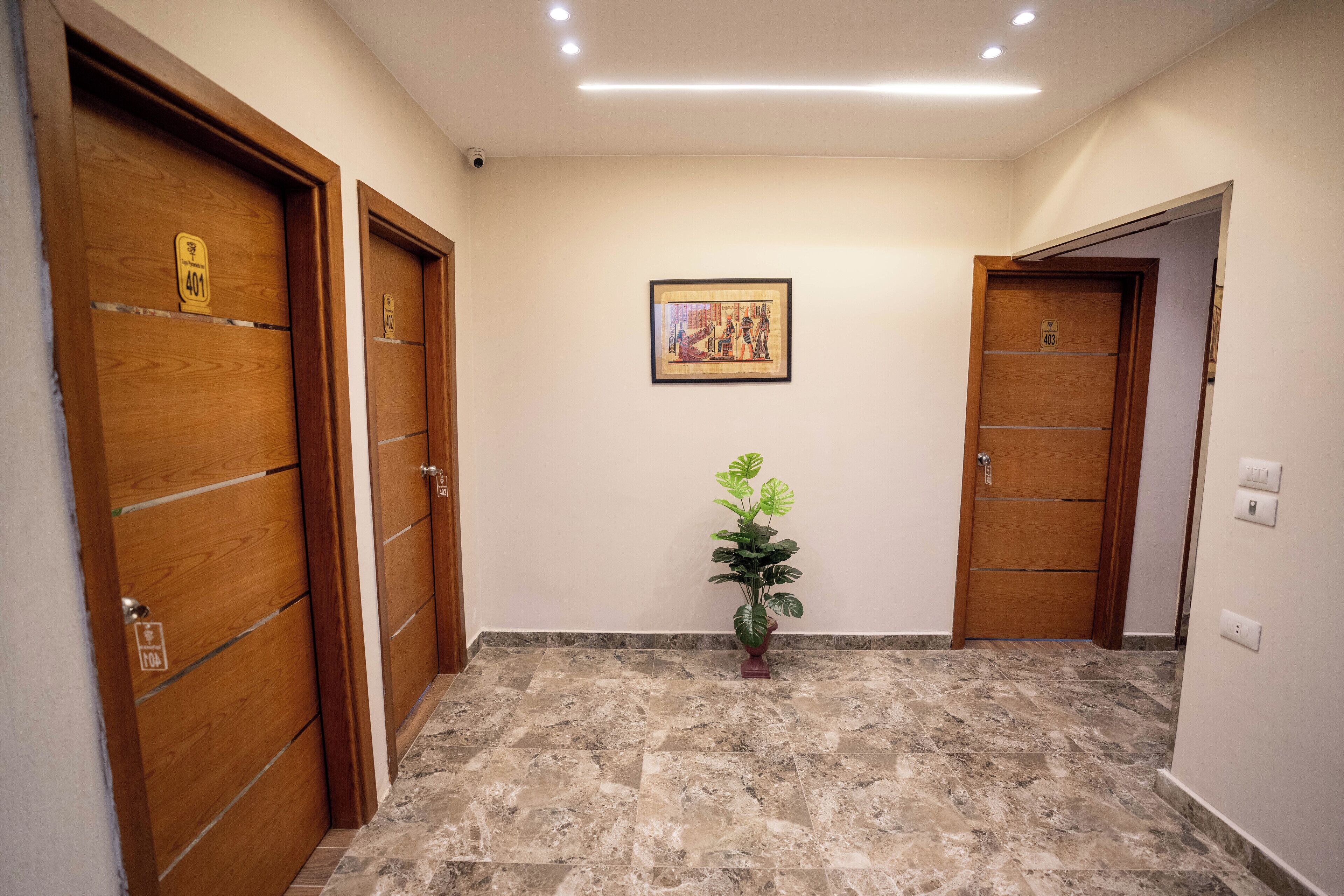 Foto - Tuya pyramids history view inn