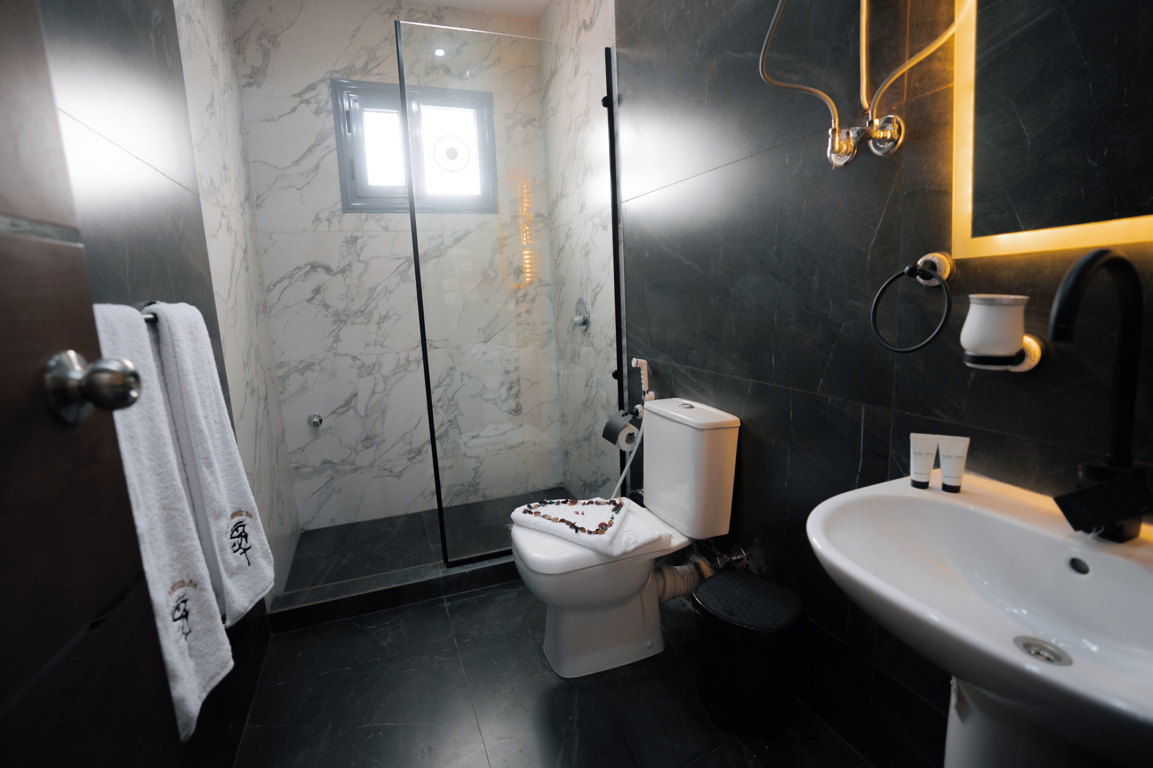 Foto - Tuya pyramids history view inn