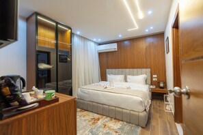 ห้องคอมฟอร์ทซิงเกิล, 1 ห้องนอน, วิวเมือง | มินิบาร์, ห้องพักตกแต่งอย่างมีเอกลักษณ์, โต๊ะทำงาน, ผ้าม่านกันแสง