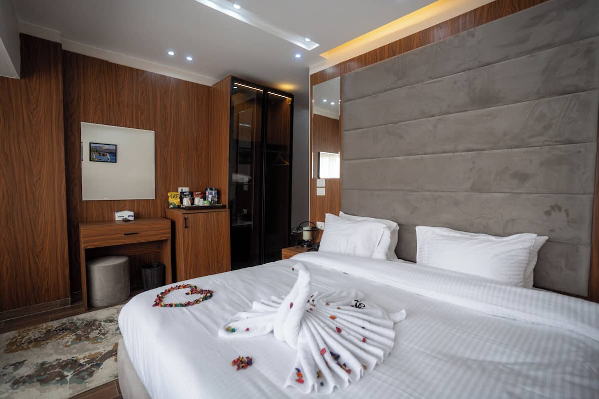 Royal-Doppelzimmer, 1 King-Bett, Bergblick