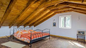 3 habitaciones, tabla de planchar con plancha, wifi y ropa de cama