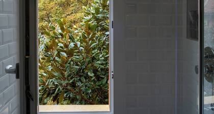 DiMondi House - Your home enclosed by the hills and the porch of St. Luke's